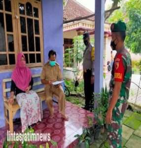 Terus Berupaya Putus Penyebaran Covid 19, Anggota Koramil Mantingan Lakukan Tracking