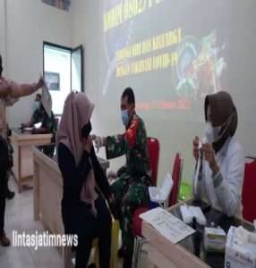 Cegah Penyebaran Covid-19, KBT Kodim 0802/Ponorogo Ramai Ramai Suntik Vaksin Booster