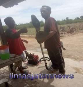 Gotong Royong  Bersama Warga Desa Siwalan, Agar tercipta Lingkungan yang Bersih