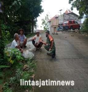 Melalui Komsos,Babinsa Koramil 18/Kalijambe Jalin Keakraban dengan Warga Binaan