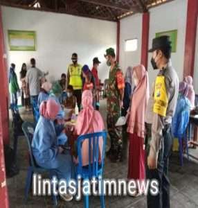 Babinsa Koramil Ngrambe Aktif Lakukan Pendampingan Vaksinasi Di Wilayah Binaannya