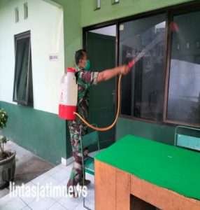 Waspadai Varian Baru Omicron, Koramil 03/Serengan Laksanakan Penyemprotan Disinfektan