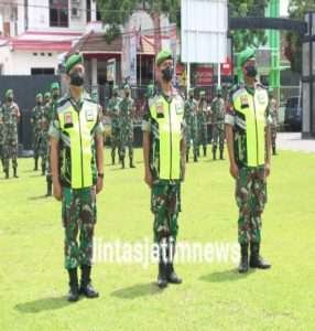 Maksimalkan faktor keamanan anggota di lapangan, Dandim 0726/Sukoharjo bagikan rompi kepada anggota