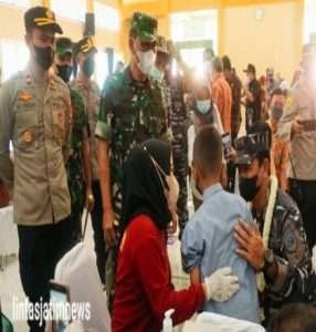 Danrem 081/DSJ Dampingi Pangkoarmada II Tinjau Vaksinasi Maritim di Nganjuk