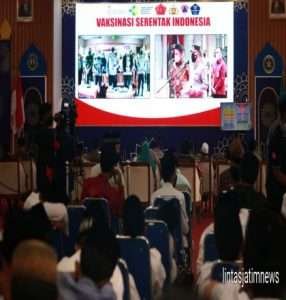 Wakapolda Jatim Tinjau Vaksinasi Serentak di Ponpes Nurul Jadid Probolinggo