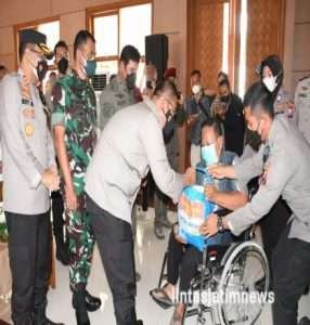 Tinjau Vaksinasi di Gedung Wanita Nganjuk, Danrem 081/DSJ Zoom Meeting dengan Kapolri