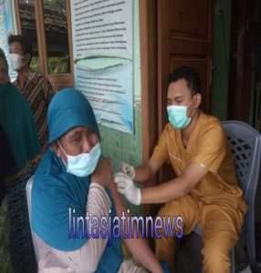 Pelaksanaan Vaksinasi tahap 1 dan 2 di desa sandingrowo kecamatan soko