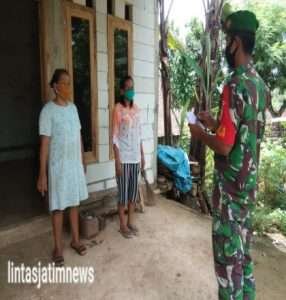 Tanpa Kenal Lelah, Babinsa Koramil 0805/09 Kendal Aktif Dampingi Nakes Giat Tracing dan Swab