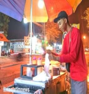 Mahasiswa ITB AD Lamongan, Tak Gengsi Meski Kuliah Sambil Jualan Pentol