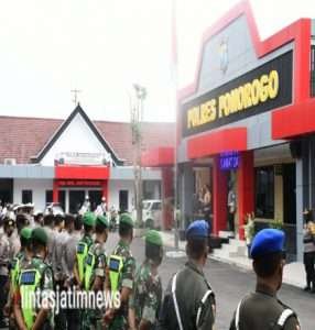 Prajurit Kodim 0802/Ponorogom Ikuti Apel Gelar Pasukan Operasi Kepolisian Kewilayahan Keselamatan Semeru 2022