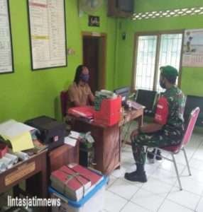 Tingkatkan Hubungan Yang Lebih Harmonis,Sertu Eko Setiawan Komsos Dengan Perangkat Desa