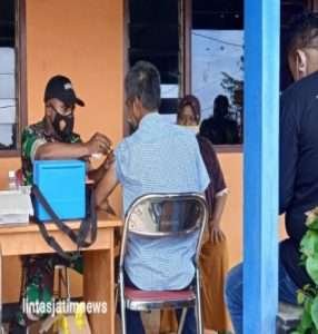 Peran Aktif Babinsa Dalam Mendukung Dan Membantu Tenaga Kesehatan