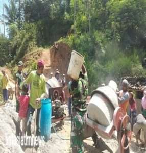 Semangat Gotong Royong, Babinsa Koramil 0801/08 Tulakan Bersama Warga Bangun Talud