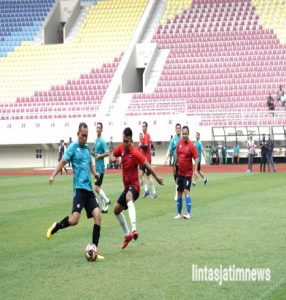 Pertandingan Eksebisi Sepak Bola Gembira, Forkopimda Solo Raya Dalam Rangka Pisah Sambut Danrem 074/Warastratama