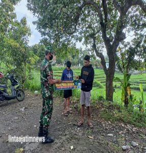 Tak Pakai Masker, Babinsa Koramil 24/Puhpelem Ingatkan Warga Pentingnya Kesehatan