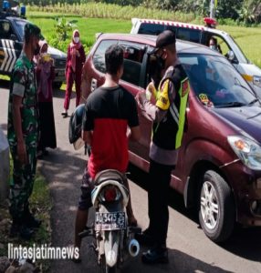 Ini Yang Dilakukan Babinsa Guna Cegah Penularan Covid 19 Diwilayah Binaan