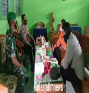 Jalin Silaturahmi, Babinsa Posramil 0805/Karanganyar Komsos Dengan Tokoh Masyarakat