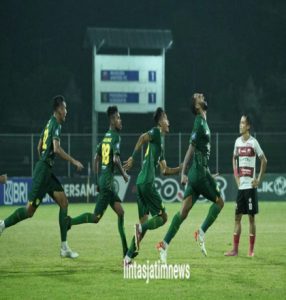 Persembahkan Gol untuk Kekasih Hati