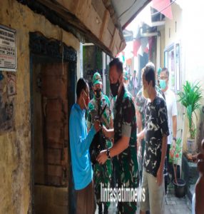 Door To Door, Dandim 0735/Surakarta Berikan Bantuan Paket Sembako Kepada Anak Yatim Piatu Dan Lansia