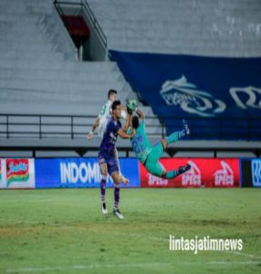 Kiper Persita, Gagalkan Persebaya Raih Tiga Poin