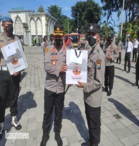 Kapolres Gresik Apresiasi Anggota Yang Berprestasi dan Beri Kado yang Berulang Tahun