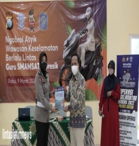 Polres Gresik Beri Pendidikan Lalu Lintas Operasi Keselamatan Semeru kepada Guru SMA Muhammadiyah 1 Gresik