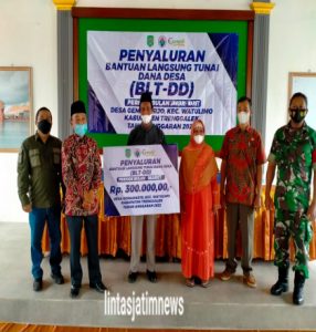 Bati Komsos Koramil 0806/07 Watulimo Awasi Penyaluran BLT-DD di Desa Gemaharjo