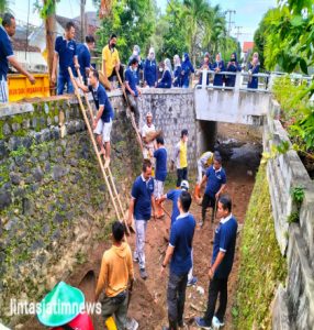 Wujud Kampung Pancasila, Kodim 0801 Pacitan Bersama Unsur OPD, masyarakat Bersih Sungai.