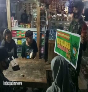 Terus Berikan Himbauan Protkes, Babinsa Koramil 19/Purwantoro Ajak Warga Selalu Pakai Masker