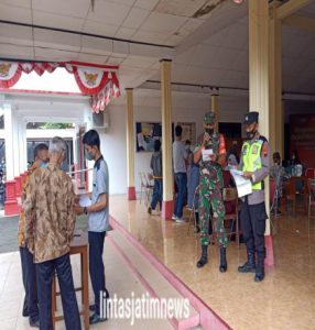 Dukung Penuh Kelancaran Vaksinasi, Babinsa Dan Bhabinkamtibmas Bersinergi Berikan Pendampingan