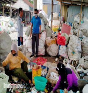 Danrem 081/DSJ Puji Kreativitas Anggotanya Dalam Manfaatkan Limbah Plastik