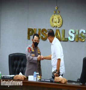 Kapolri Instruksikan Kapolda Pastikan Minyak Goreng Tersedia di Pasar Tradisional dan Modern