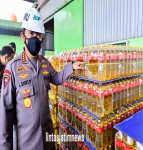 Kapolri Pastikan Awasi Alur Distribusi dan Harga Minyak Goreng  di Pasar