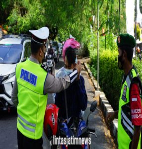 Polres Gresik Kembali Gelar Pamor Keris Sasar Pengendara di GKB