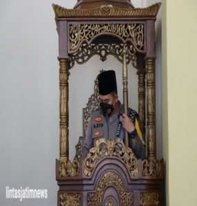 Kapolres Gresik Khutbah Perdana di Masjid Al Aziz