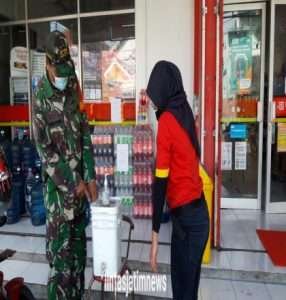 Serma Yudhi Patroli PPKM Mikro dengan Himbau Masyarakat Taati Prokes