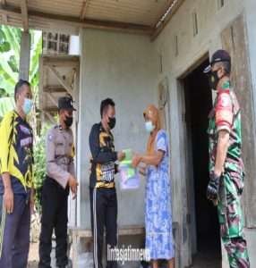 Kapolres Trenggalek Turun Desa Susuri Jalan Setapak Berikan Bantuan Untuk Warga