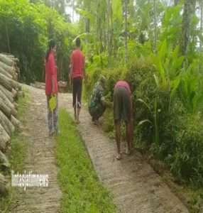 Peduli Lingkungan, Babinsa Koramil 0801/09 Sudimoro Kerja Bakti Bersihkan Rumput