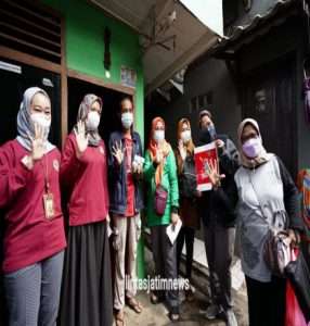 Blusukan TOSS TBC dari Rumah ke Rumah di Kampung Tengah