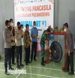 Dandim 0801/Pacitan Resmikan Kampung Pancasila DiKelurahan Pucangsewu