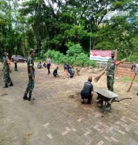 Sambut Bulan Suci Ramadhan, Koramil 0806/03 Durenan Adakan Karya Bakti Bersihkan TPU