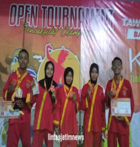 Sabet 5 Medali, Tapak Suci ITB Ahmad Dahlan Lamongan Raih Juara Kejurnas Pencak Silat Banyuwangi Championship