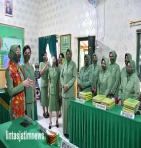 Ketua Koorcab Rem 074/Warastratama Berikan Wejangan Kepada Persit Kodim 0728/Wonogiri