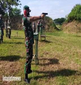Pertajam Kemampuan Prajurit, Kodim 0801/Pacitan Gelar Latihan Menembak Pistol