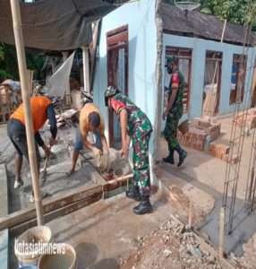Manunggal Bersama Rakyat, Babinsa Nadi Bantu Warga Bangun Rumah
