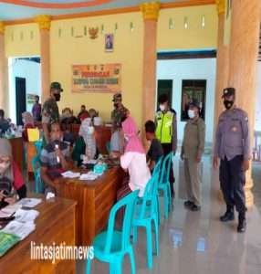 Personel Babinsa Koramil 0806/10 Pule Kawal Kegiatan Vaksin di Wilayah Binaan