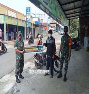 Tingkatkan Kesadaran Warga, Koramil 21/Bulukerto Terus Himbau Penerapan Protkes