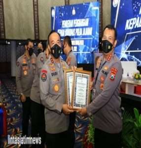 Humas Polda Jatim Raih 2 Penghargaan