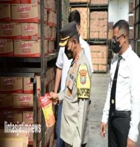 Pastikan Stok Kebutuhan Masyarakat Madiun Aman, Kapolres Madiun Kota Cek Distributor Migor