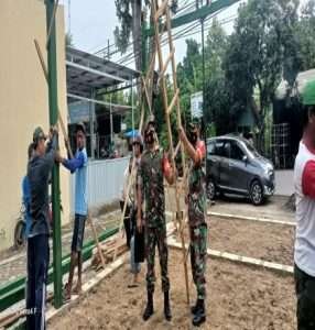 Babinsa Widodaren Manunggal Karya Bakti Pembuatan Posyandu